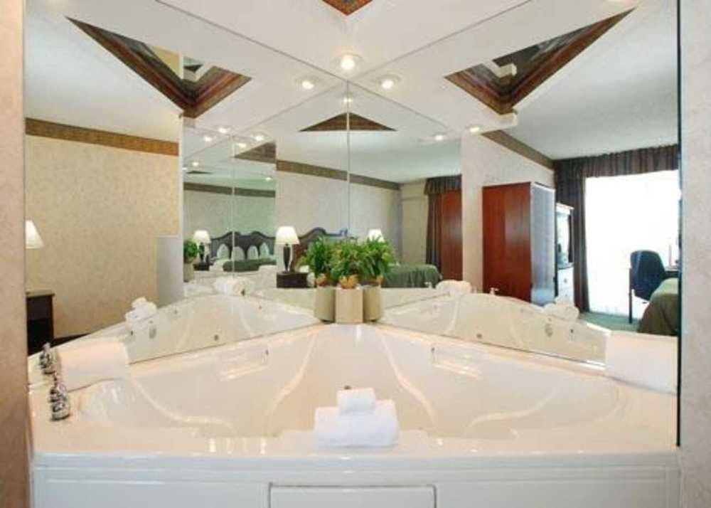 קרופורדסוויל Rodeway Inn Conference Center מראה חיצוני תמונה